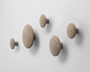 patere-the-dots-wood-chene-naturel_muuto