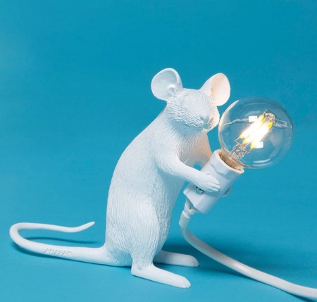 mouse_lamp_sitting_in-ty