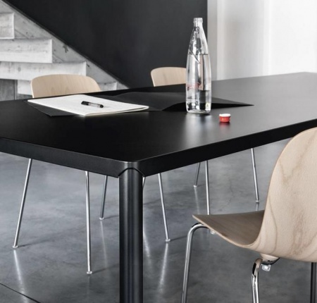 magis-passe-partout-table-in-ty