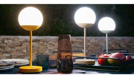 mooon_tischleuchte_outdoor_mood_fermob