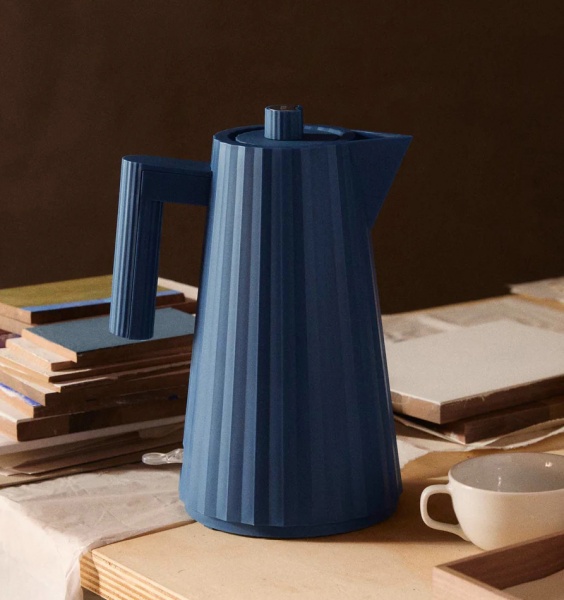 Bouilloire �l�ctrique - Pliss� bleu 1,7 Litre - Alessi