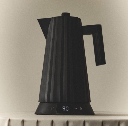 Bouilloire &eacute;lectrique contr&ocirc;le de la temp&eacute;rature Pliss&eacute; Noire - 1,7 Litre - Alessi