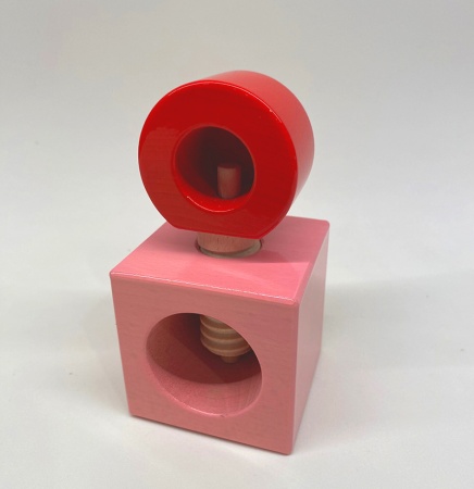 Casse noix - en bois de hetre, rose et rouge - Alessi