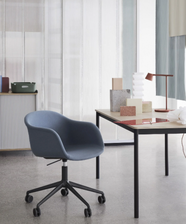 Fiber Armchair Base pivotante avec ascenseurs à gaz et roulettes - Muuto 