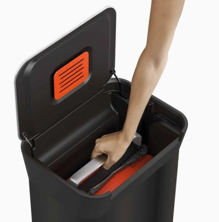 Poubelle &agrave; p&eacute;dale Titan noir - Compacteur - 30 Litres - Joseph Joseph