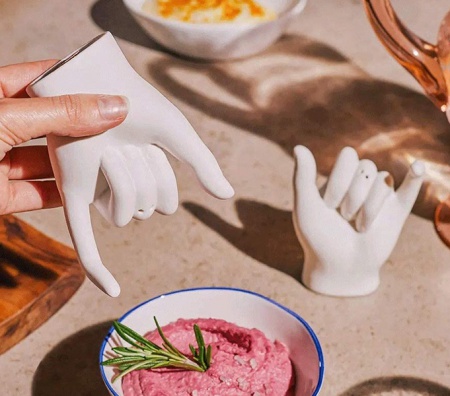 Sali&egrave;re et poivri&egrave;re mains pinky swear- Doiy