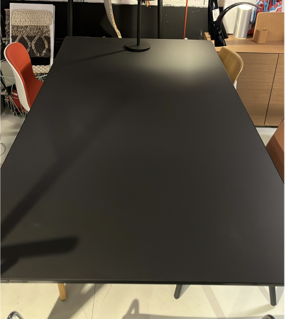 Table Nuur Arper 