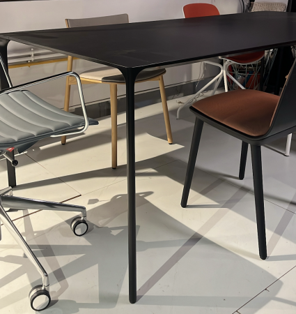 Table Nuur Arper 