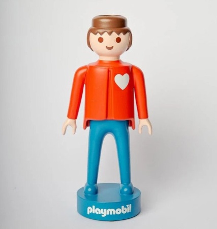 Vase Playmobil - gar�on rouge - Blogo